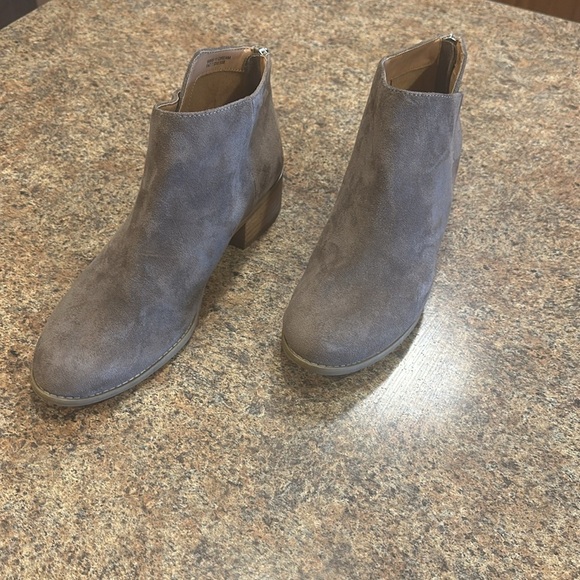 Dolce Vita Asymmetrical Ankle Bootie Size 11 Gray Back Zipper Closure Almond Toe - Picture 4 of 16